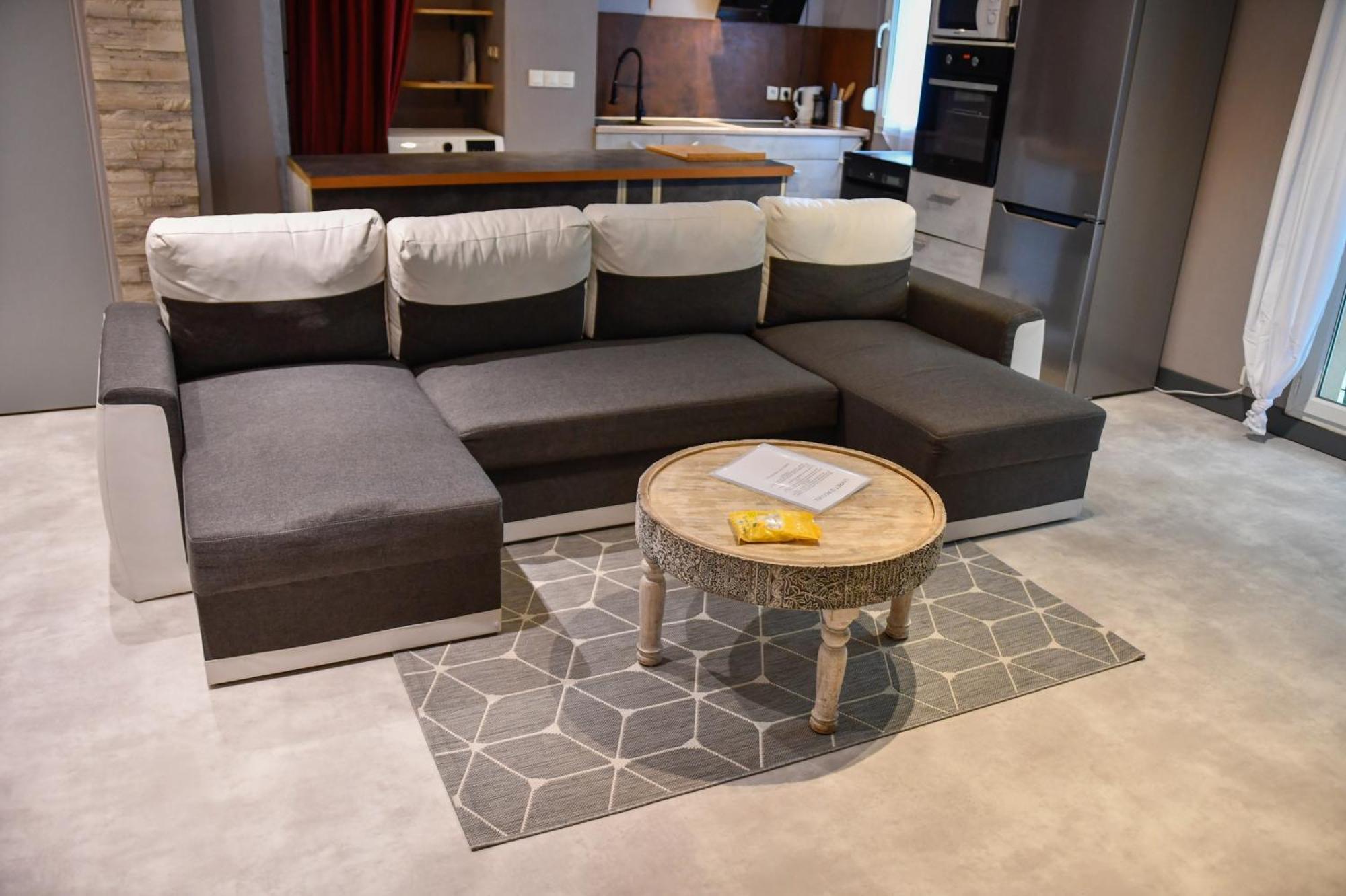 شقة Calme Et Terrasse Privee Pres De Vichy بيلريف-سور-اليي المظهر الخارجي الصورة